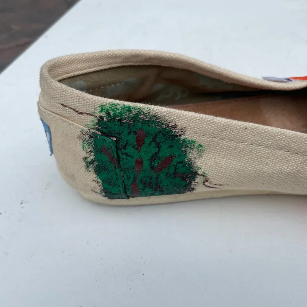 Tom's Hawaiian Print Unisex Slip-on Shoes. - Picture 3 of 4